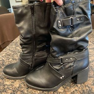 White Mounting Black Mid Calf Boots Size 8M